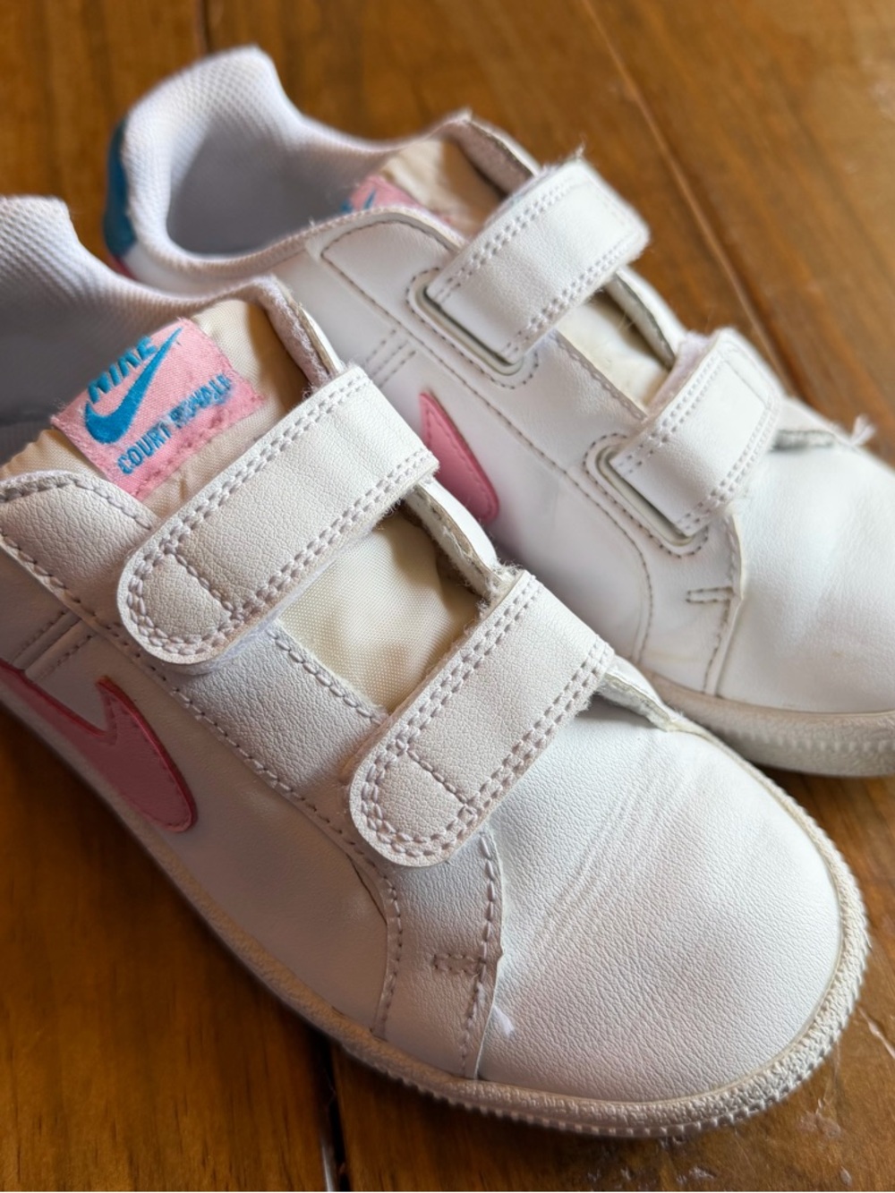 Nike Court Royale Kids White & Pink Velcro Sneakers Y1